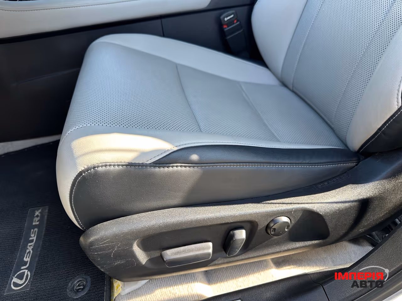 Lexus RX - фото 14