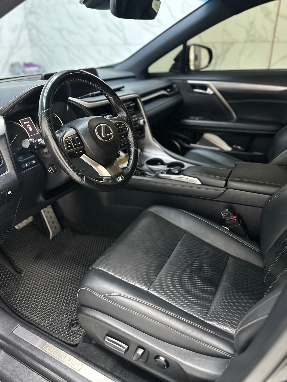 Lexus RX - фото 9