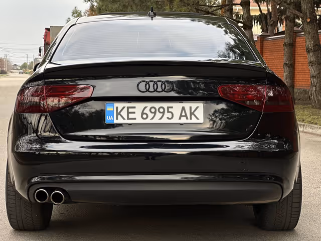 Audi A4 - фото 4