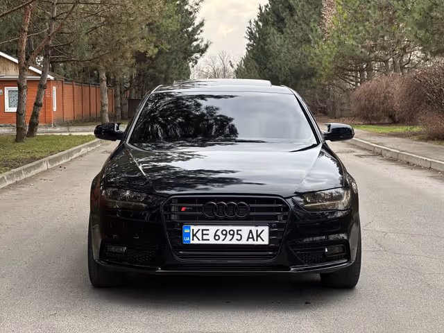 Audi A4 - фото 2