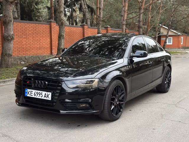 Audi A4 - фото 5