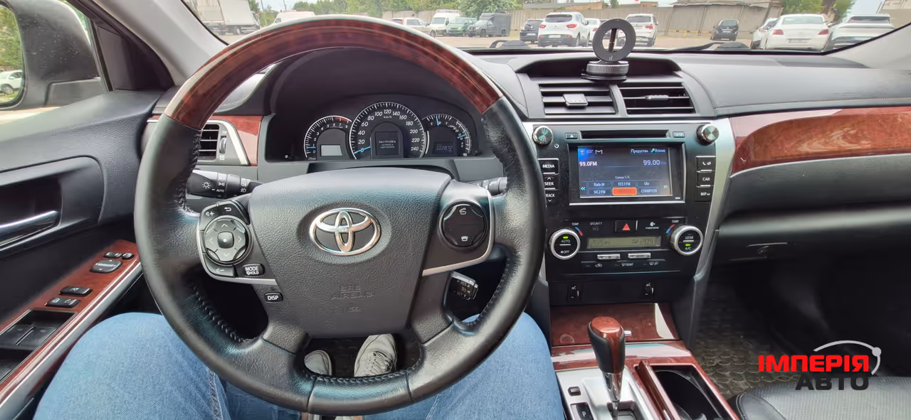 Toyota Camry - фото 5