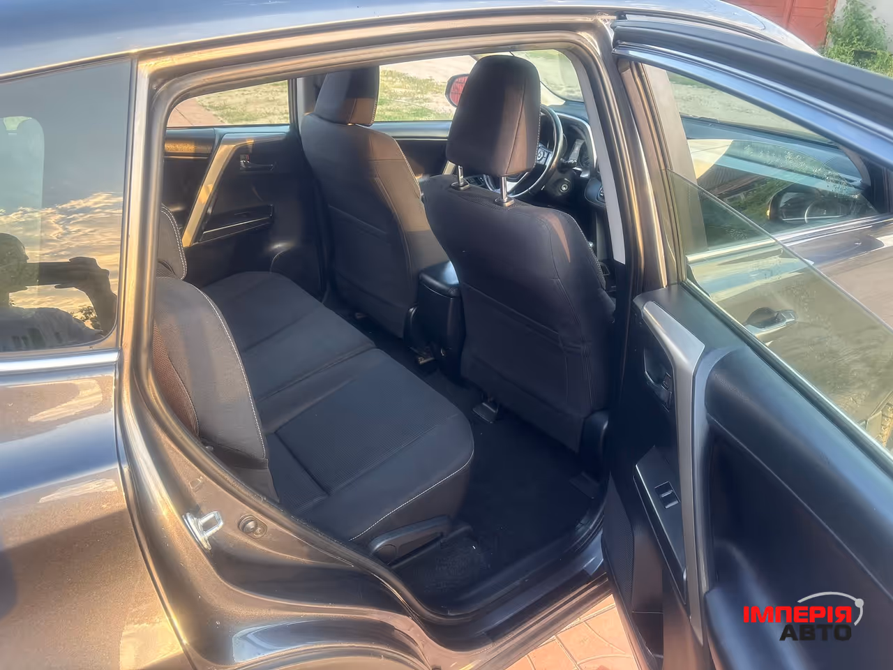 Toyota RAV4 - фото 6