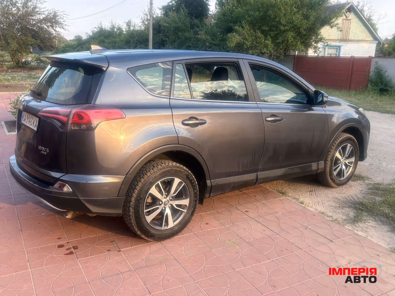 Toyota RAV4 - фото 2