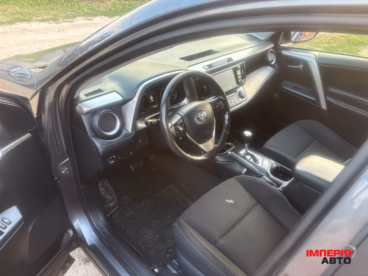 Toyota RAV4 - фото 8