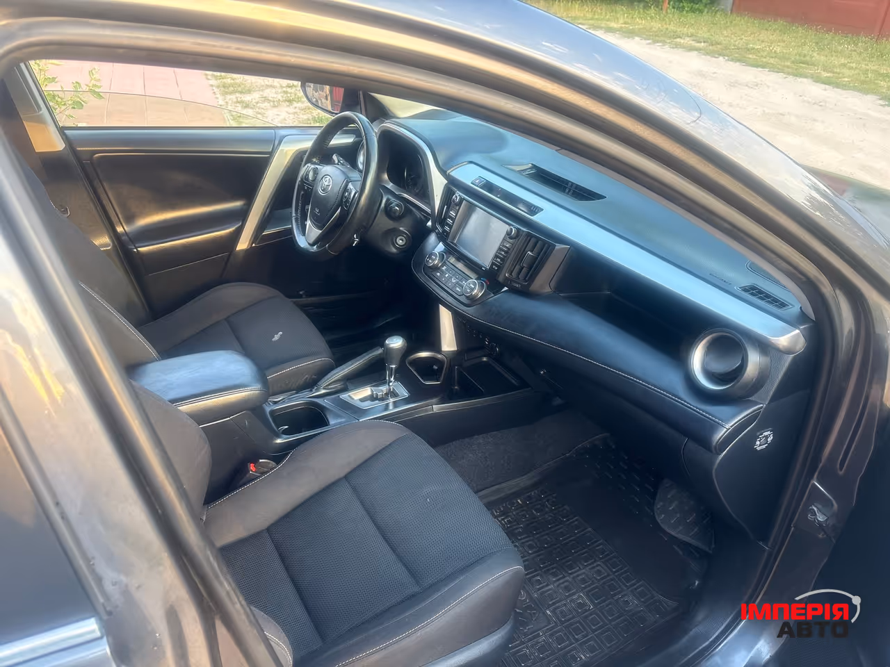 Toyota RAV4 - фото 7