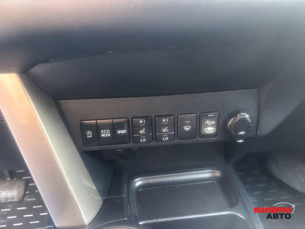 Toyota RAV4 - фото 12