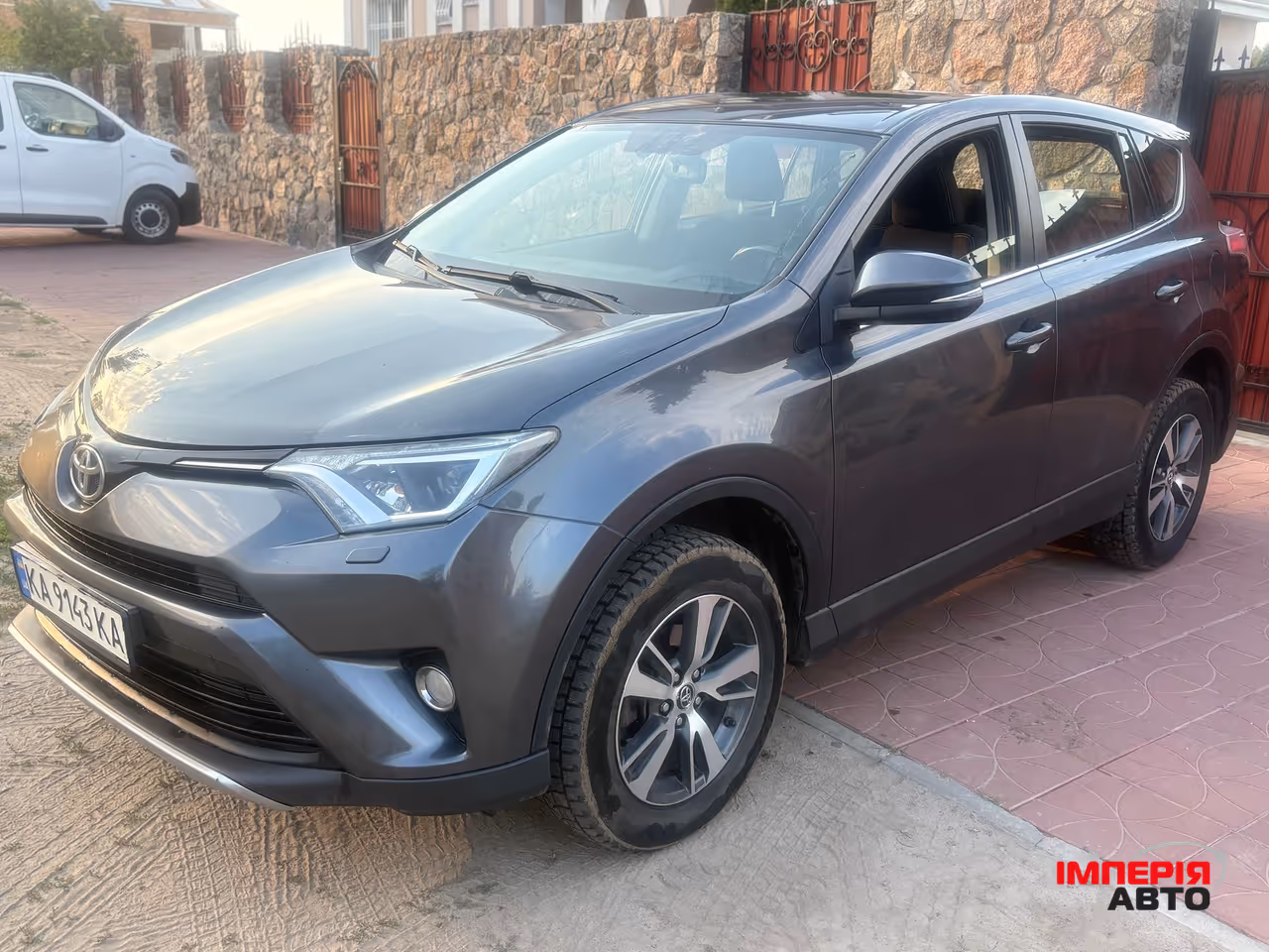 Toyota RAV4 - фото 4