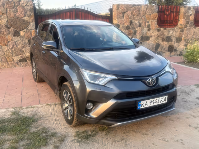 Toyota RAV4 - фото 1