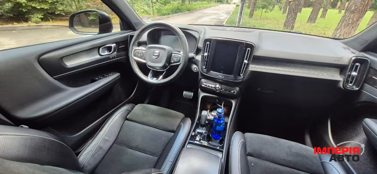 Volvo XC40 - фото 29