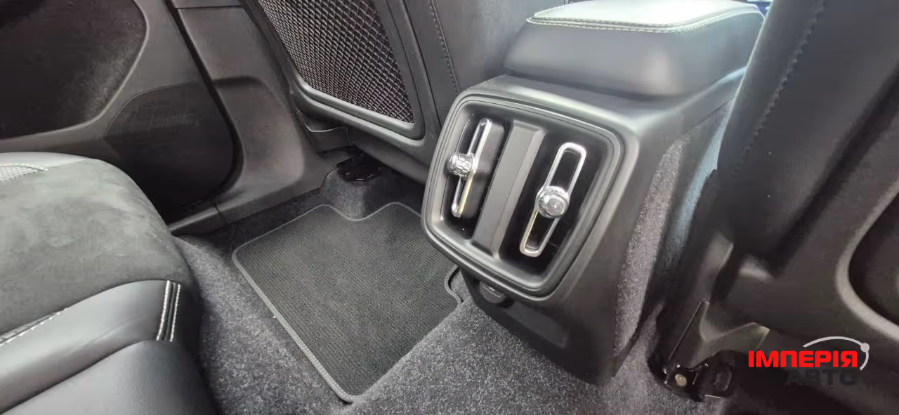 Volvo XC40 - фото 31