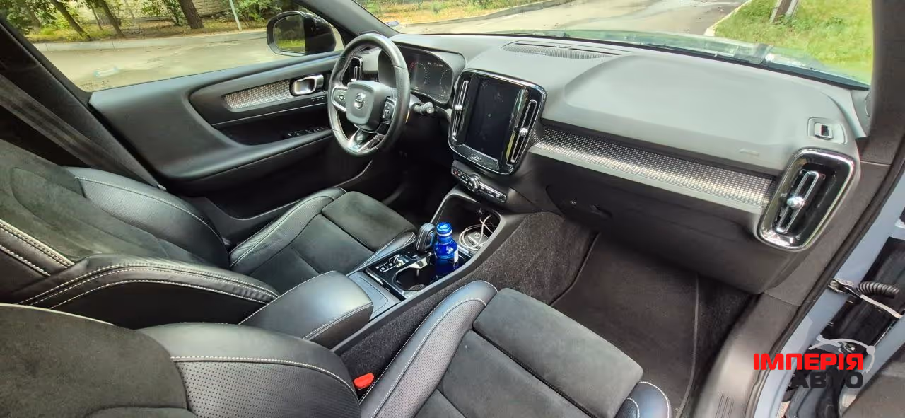 Volvo XC40 - фото 24