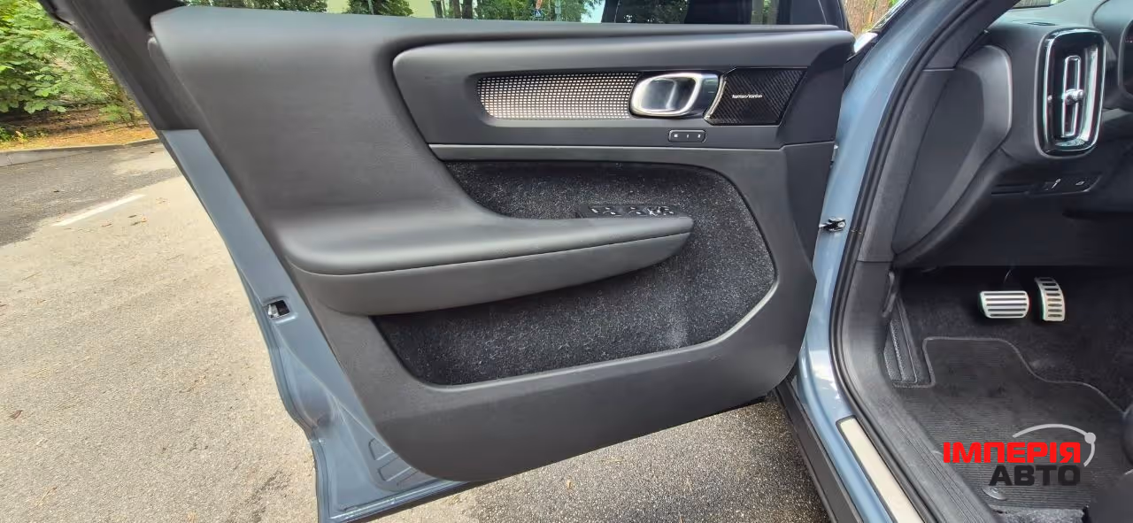 Volvo XC40 - фото 38