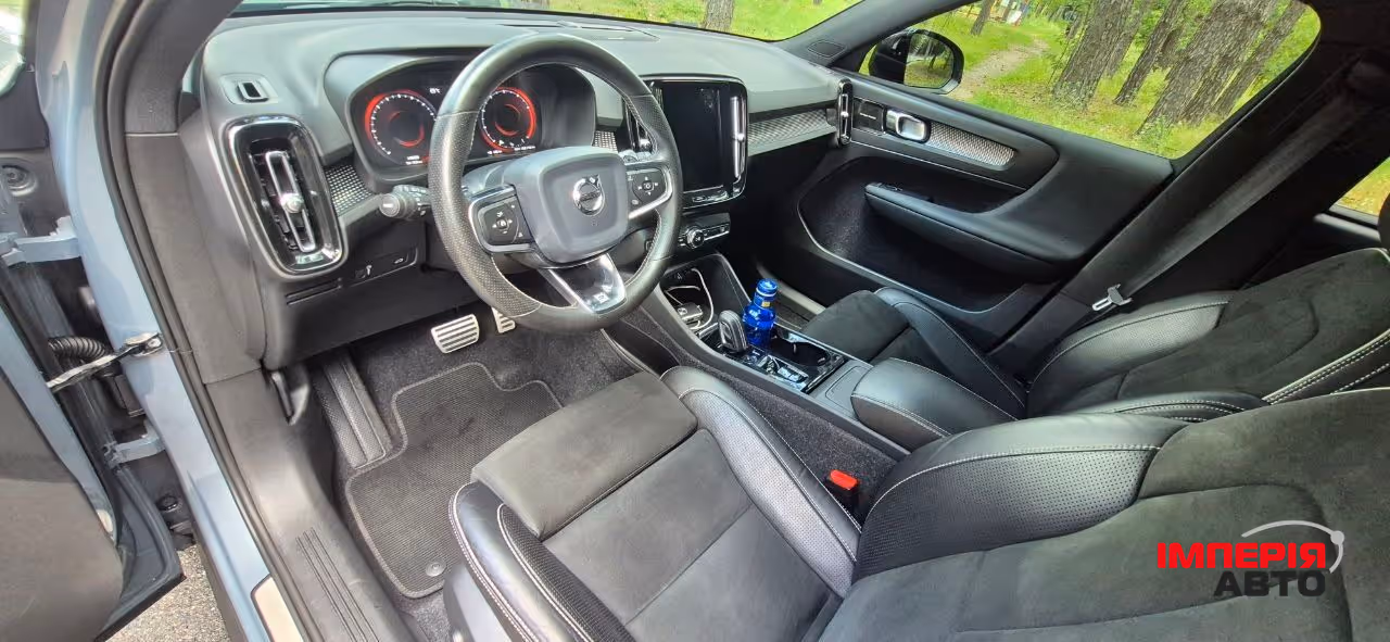 Volvo XC40 - фото 39