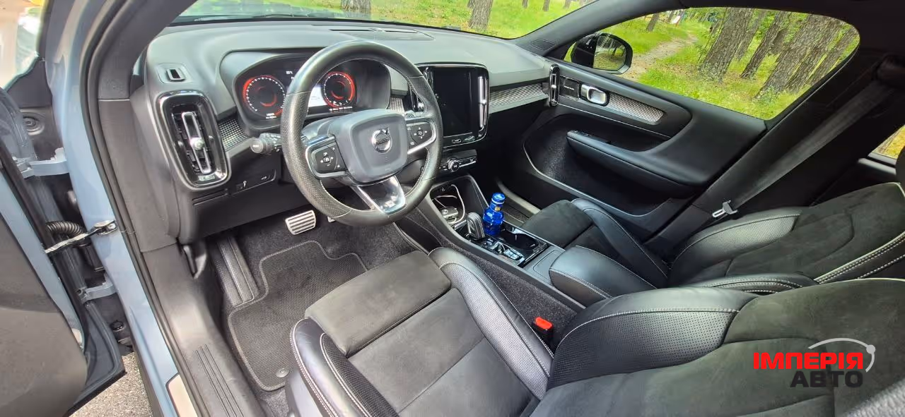 Volvo XC40 - фото 40