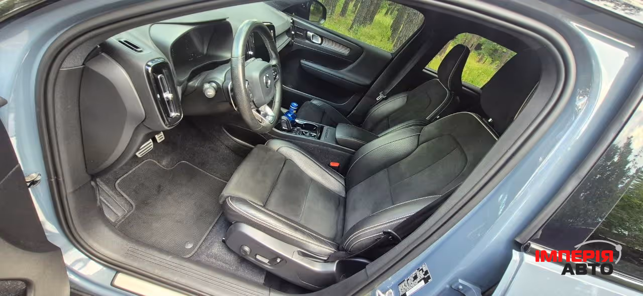 Volvo XC40 - фото 23