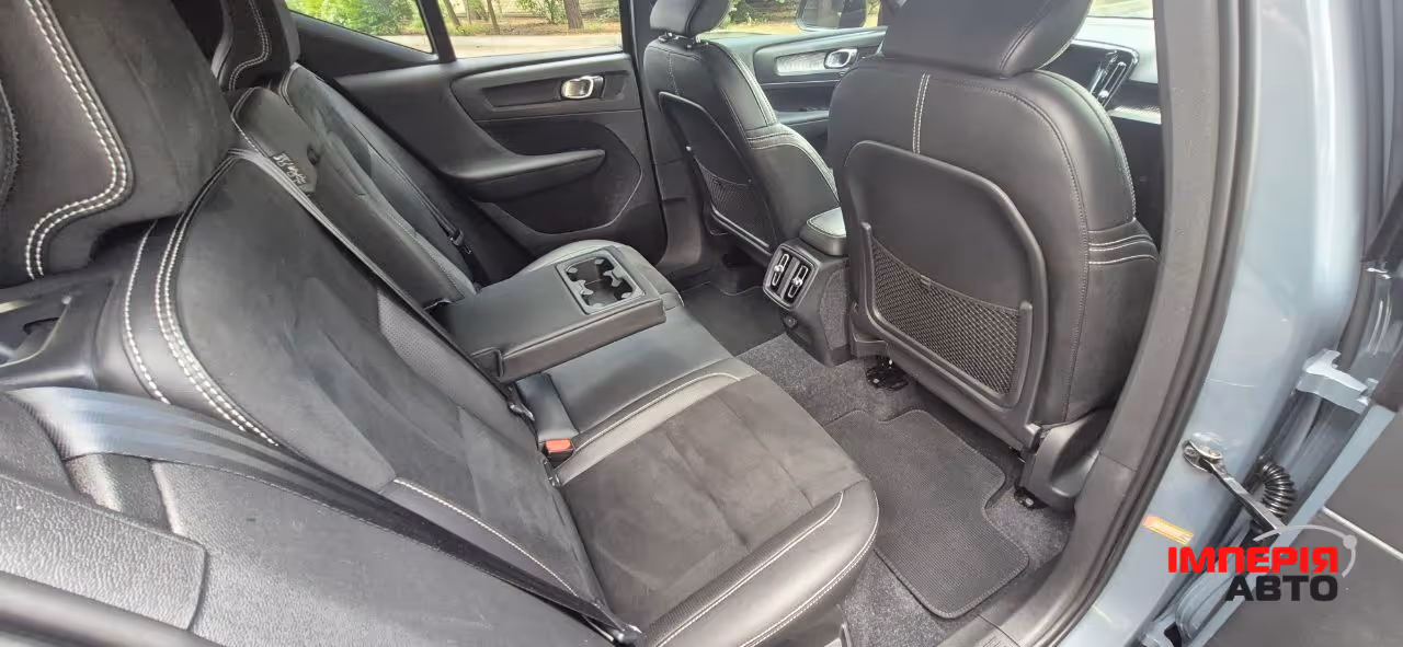 Volvo XC40 - фото 27