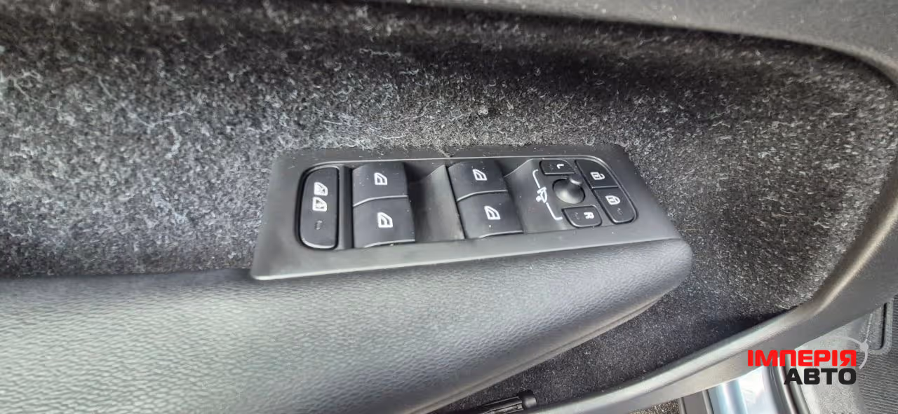 Volvo XC40 - фото 37