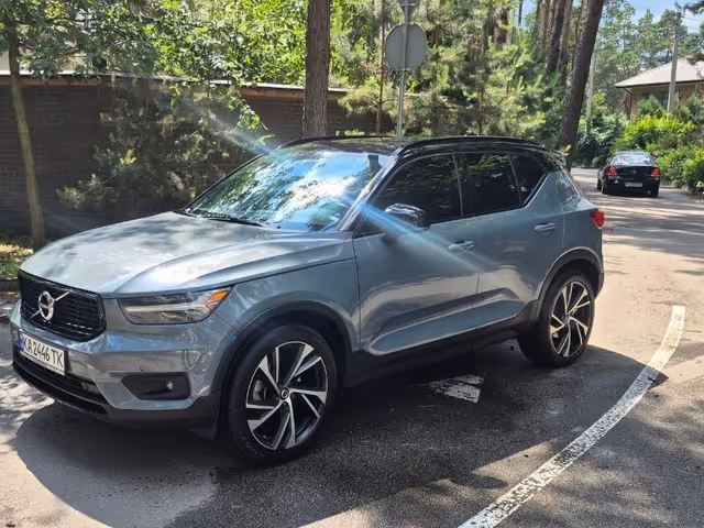 Volvo XC40 - фото 4