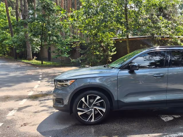 Volvo XC40 - фото 2