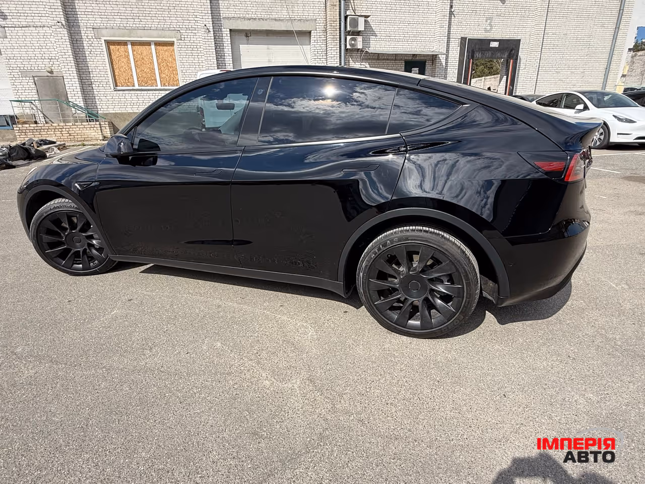 Tesla Model Y - фото 7