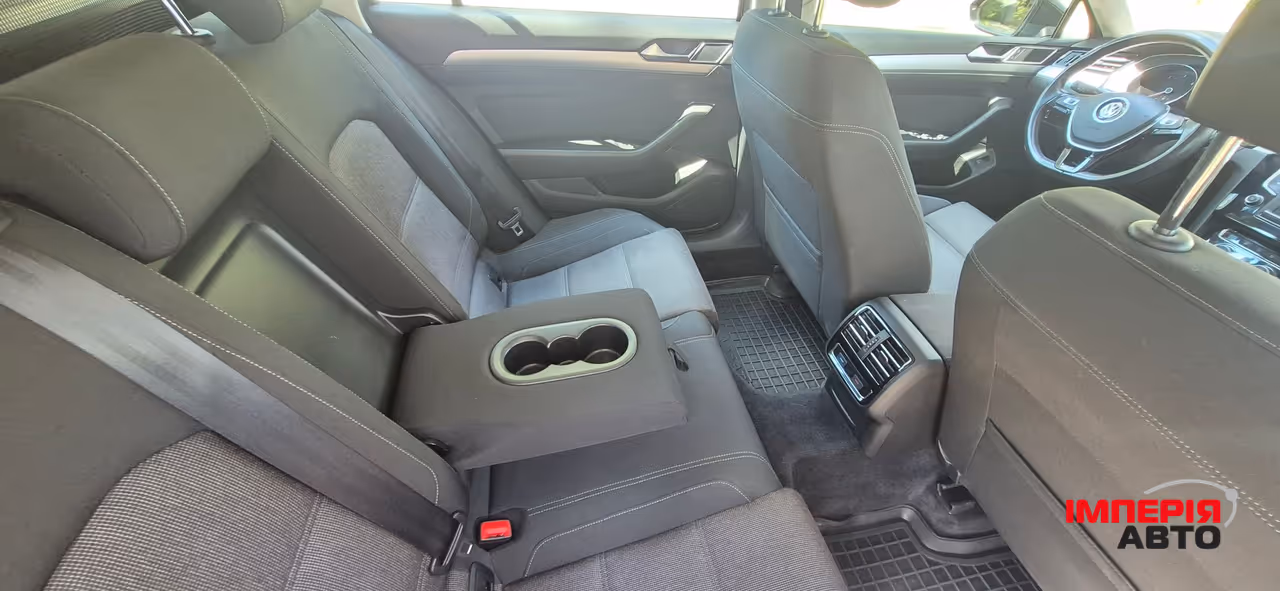 Volkswagen Passat - фото 27