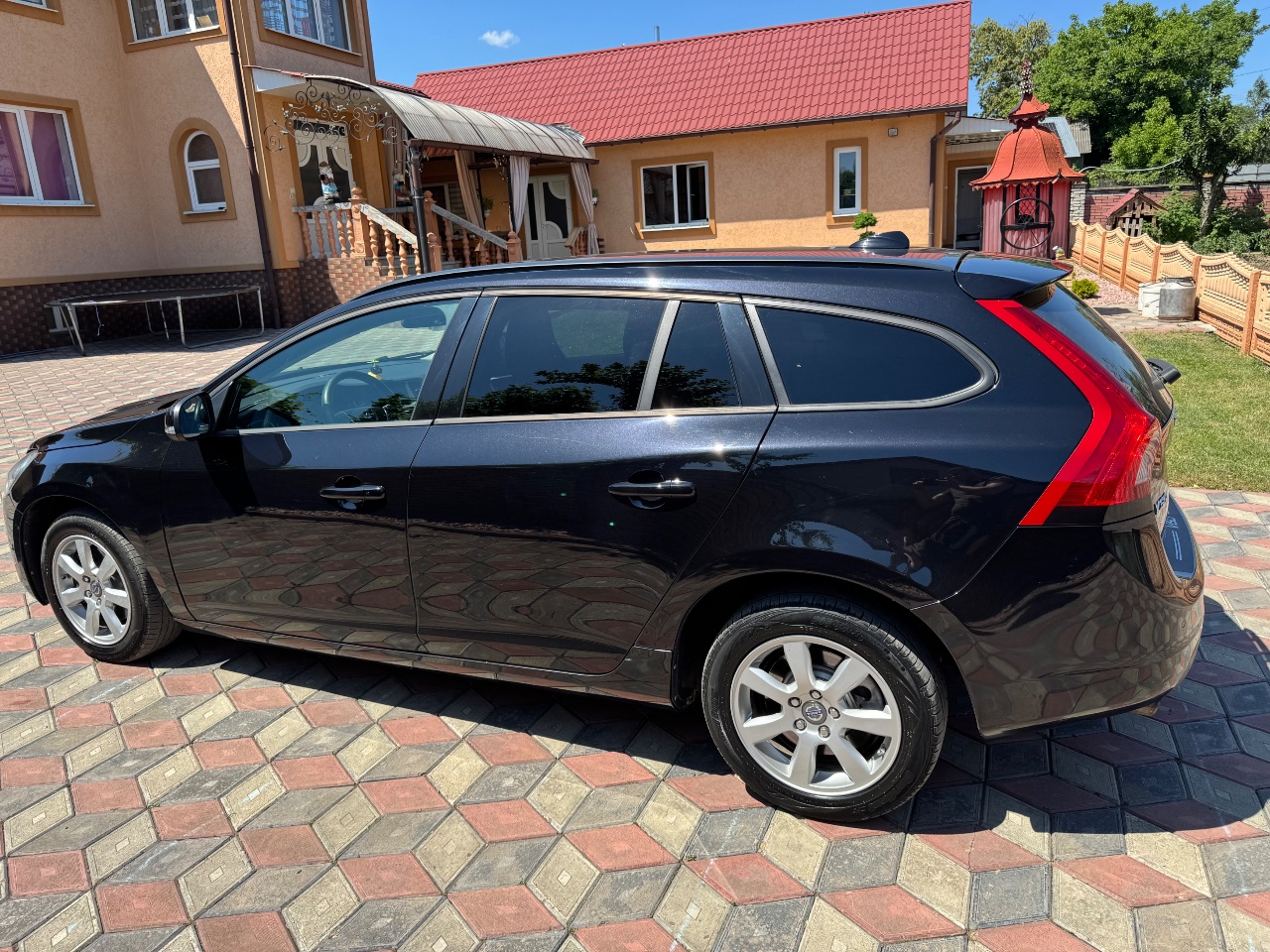 Volvo V60 - фото 18