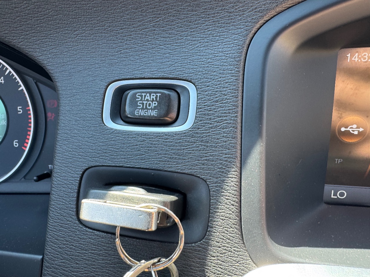 Volvo V60 - фото 19