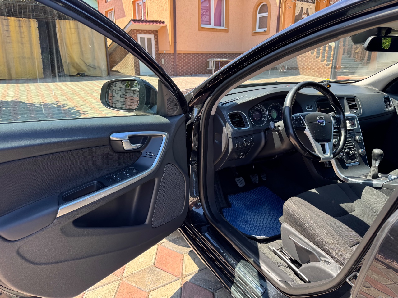 Volvo V60 - фото 16