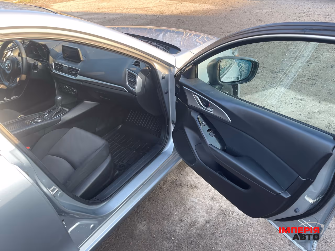 Mazda 3 - фото 9