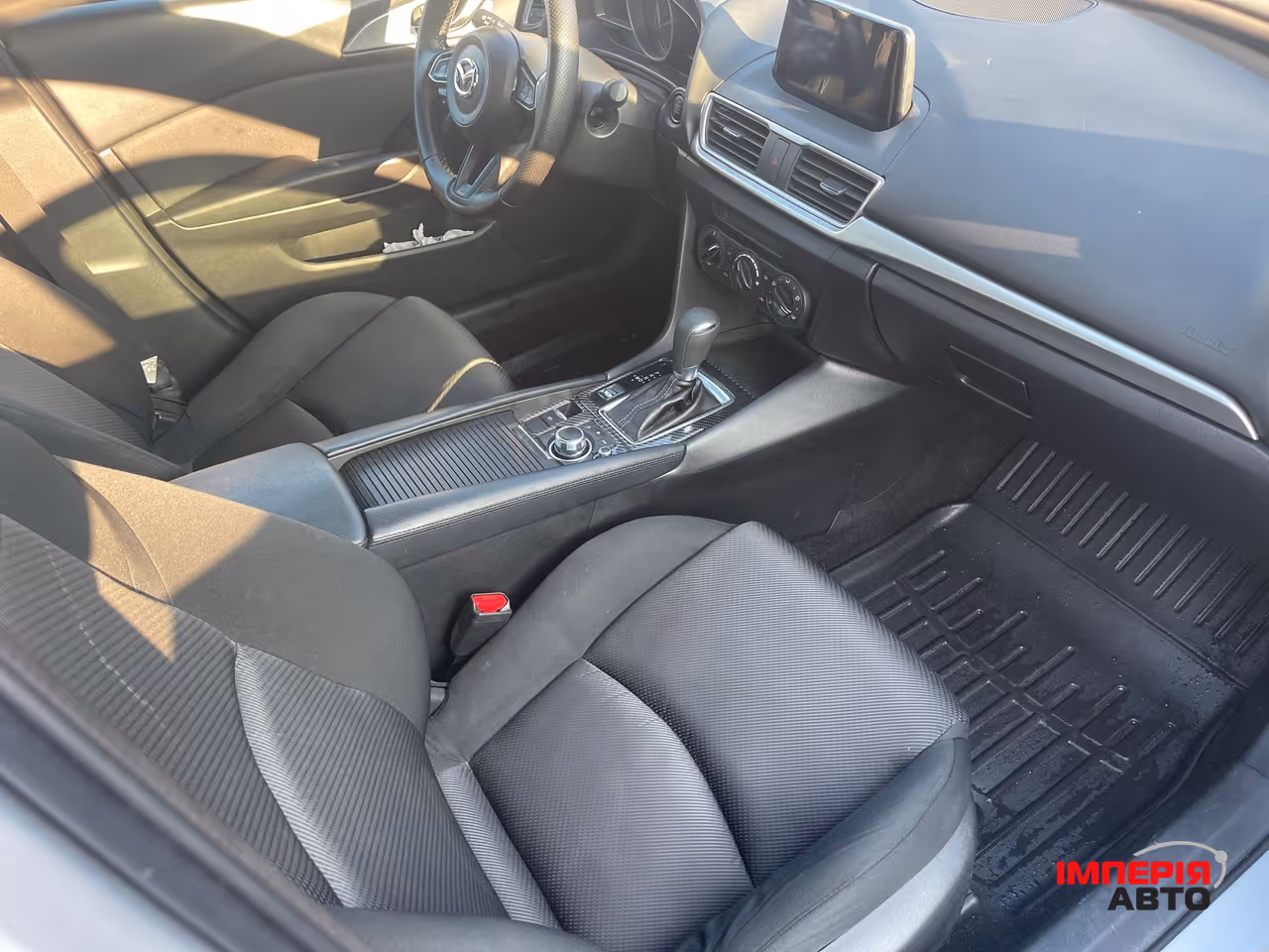 Mazda 3 - фото 10
