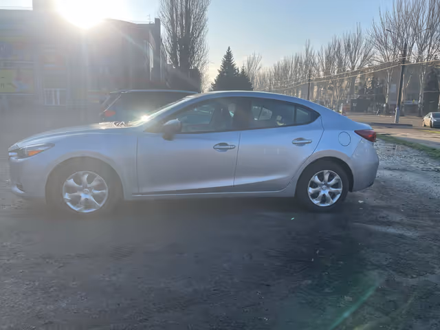 Mazda 3 - фото 4