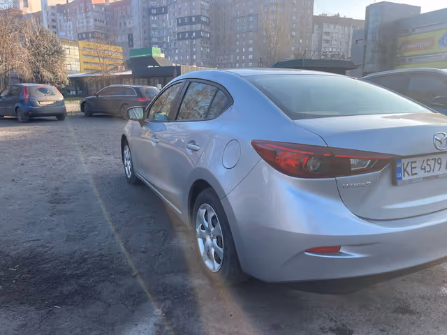Mazda 3 - фото 5