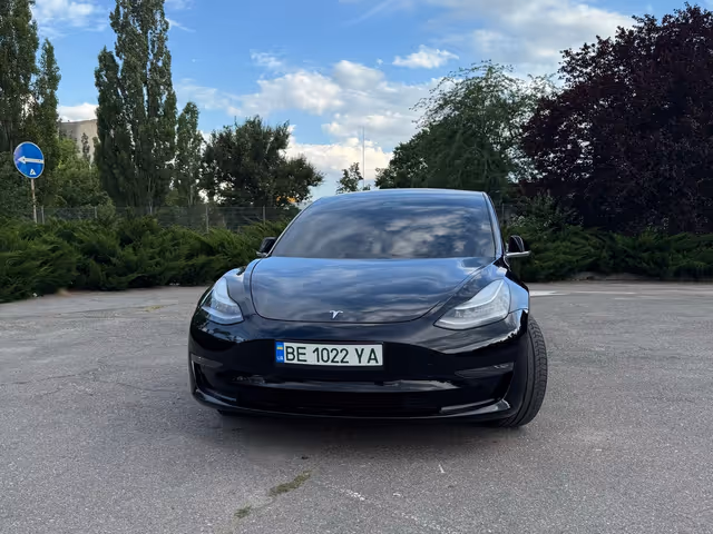 Tesla Model 3 - фото 1