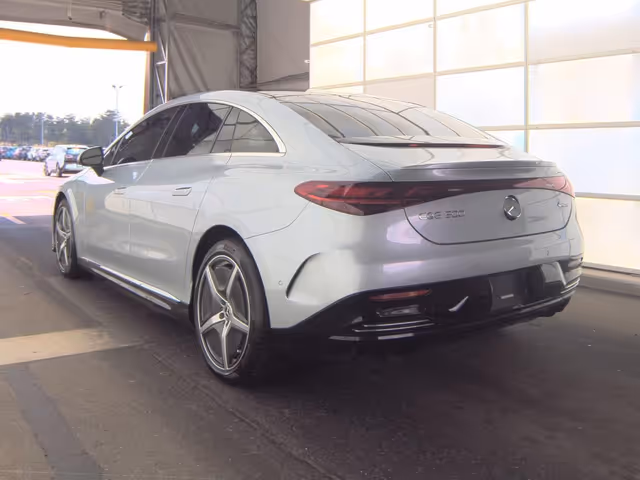 Mercedes-Benz EQE - фото 2