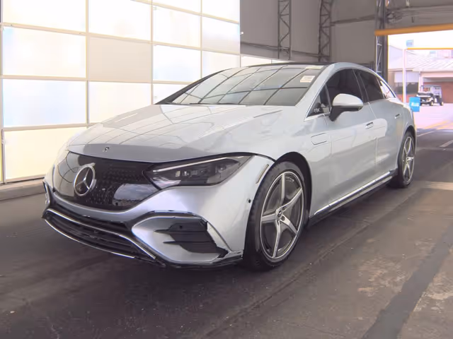 Mercedes-Benz EQE - фото 1