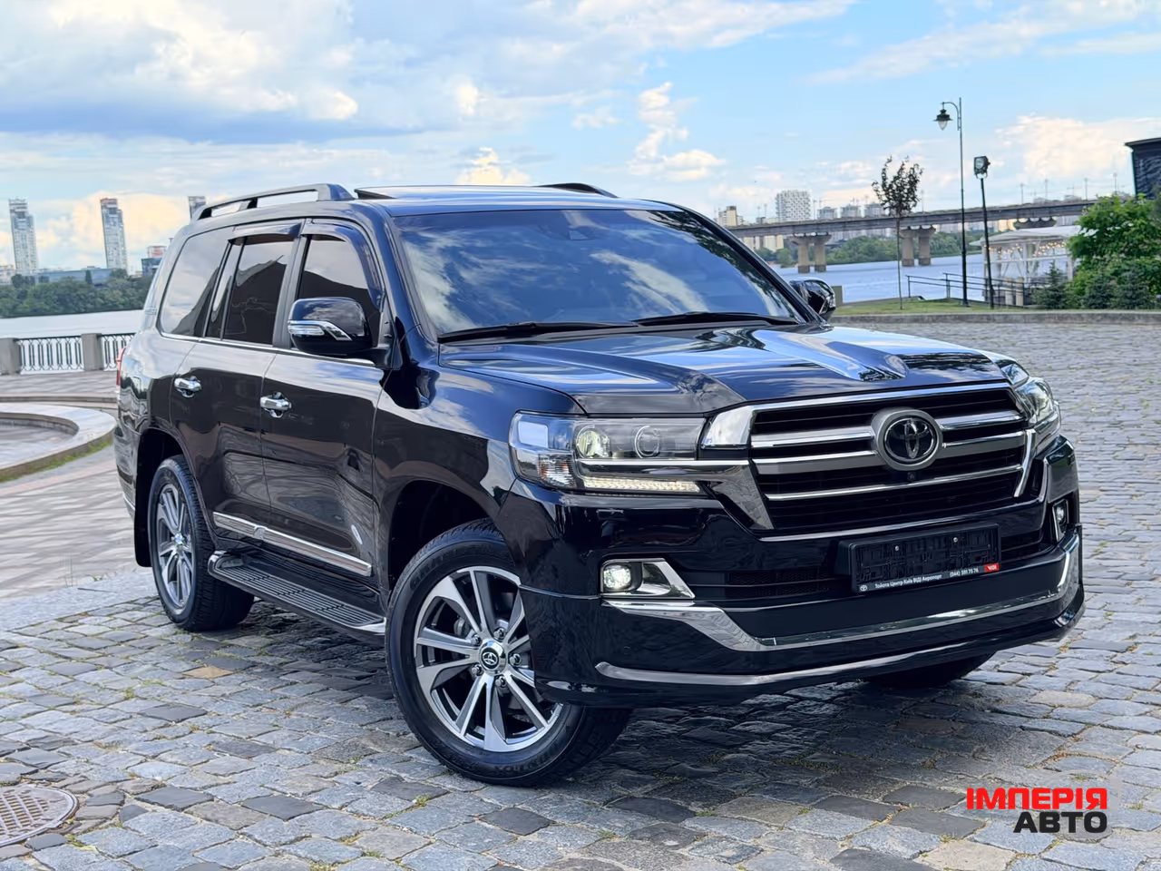 Toyota Land Cruiser - фото 1