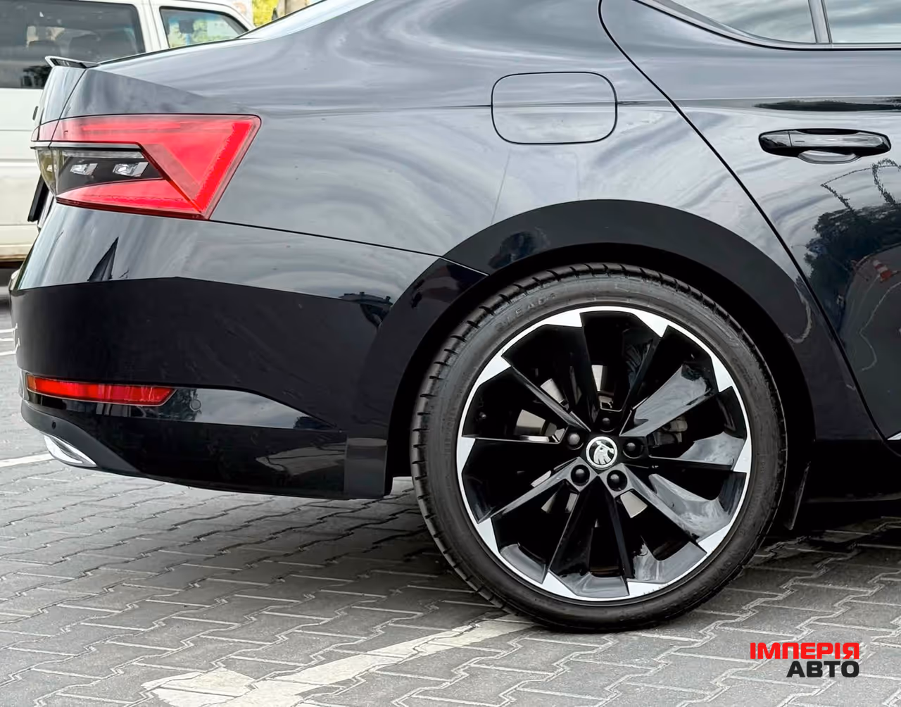 Skoda Superb - фото 12