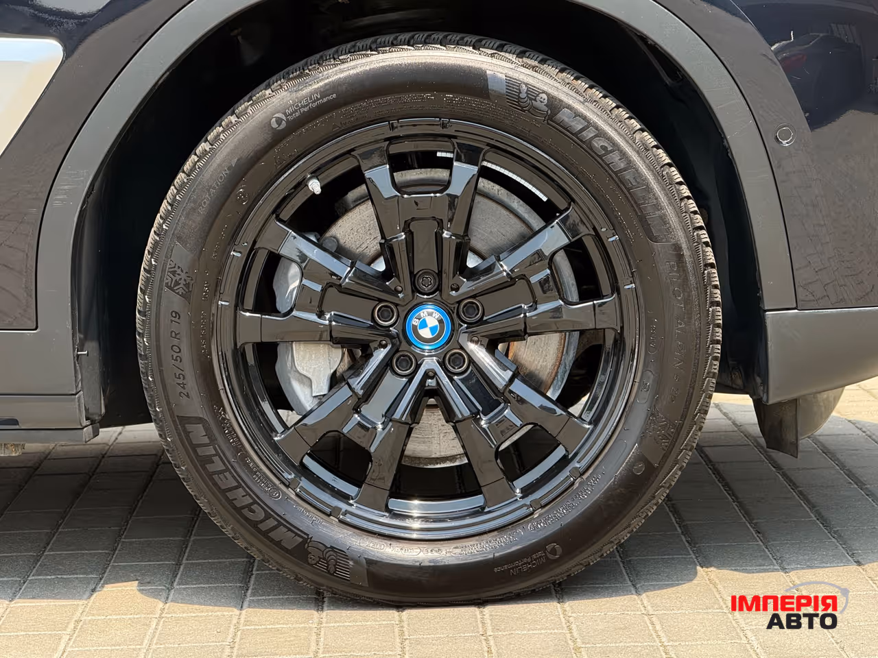 BMW iX3 - фото 10