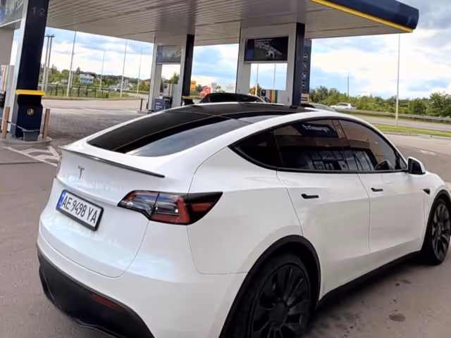Tesla Model Y - фото 3