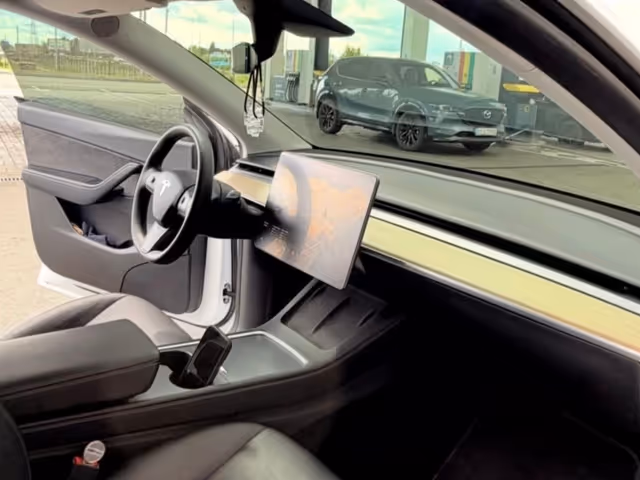 Tesla Model Y - фото 5