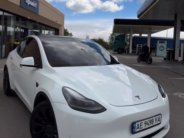 Tesla Model Y - фото 2
