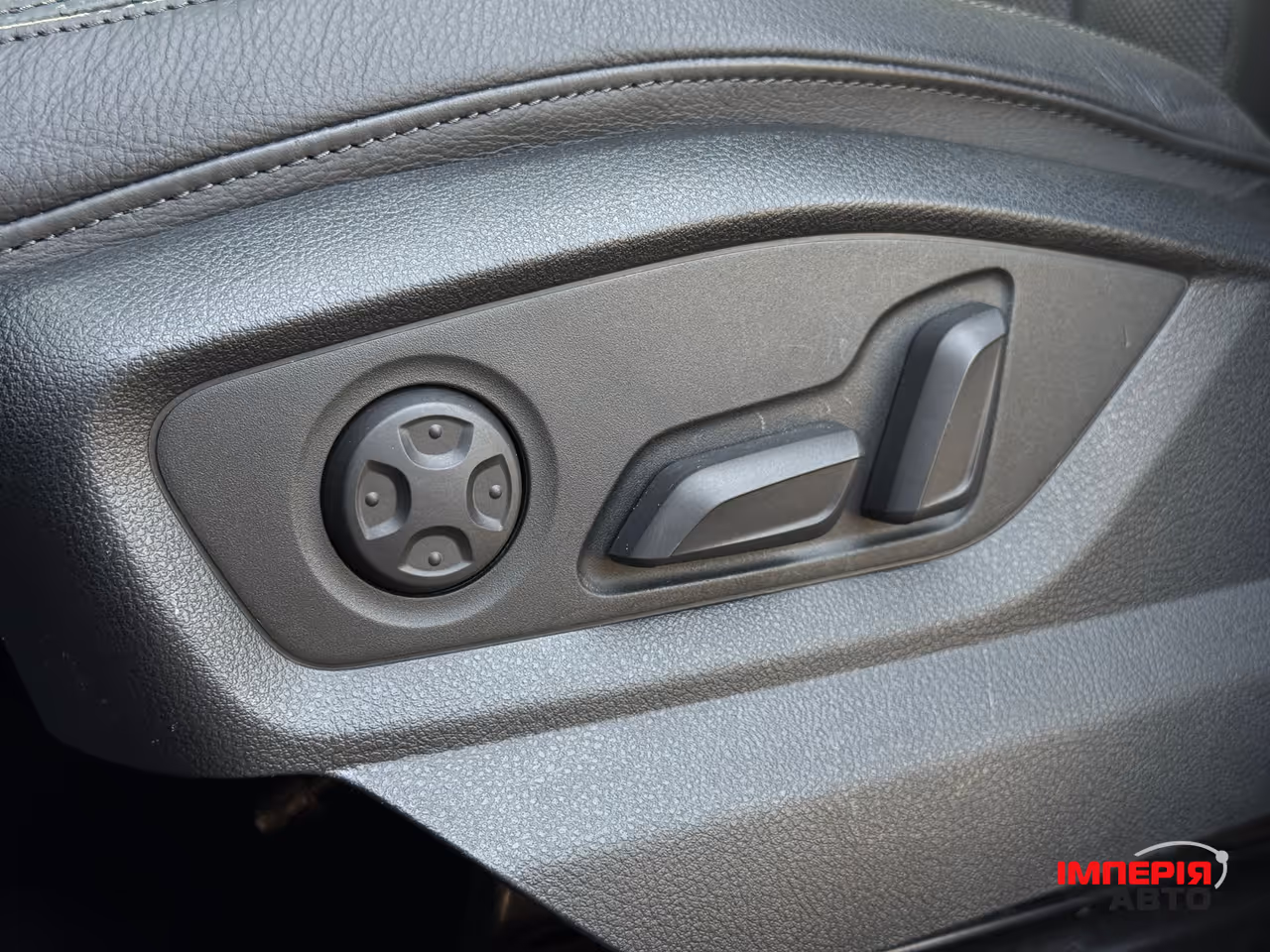 Audi Q7 - фото 40