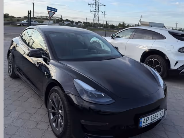 Tesla Model 3 - фото 1