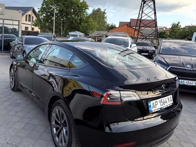 Tesla Model 3 - фото 4