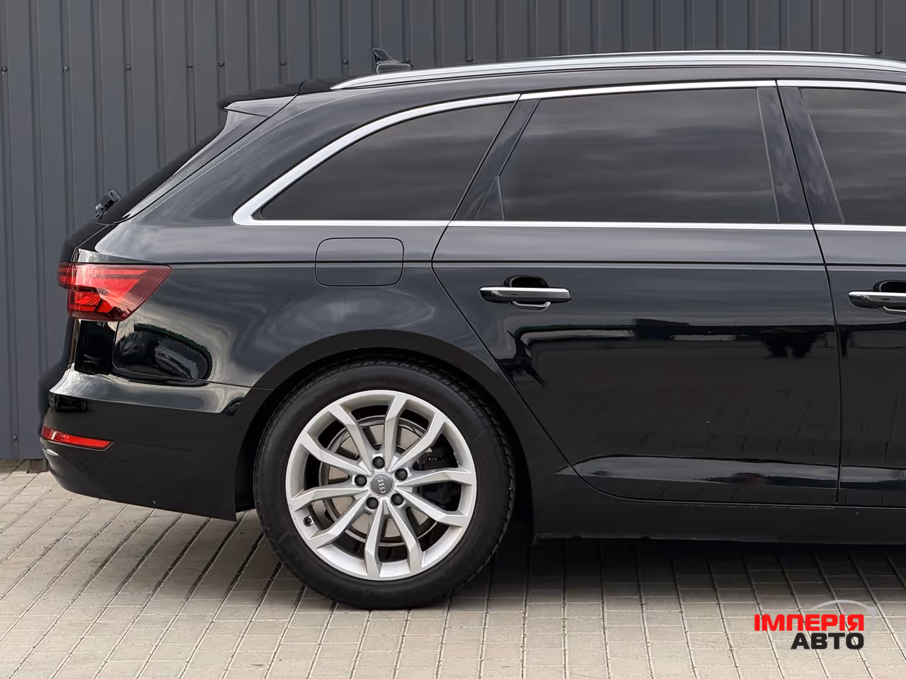 Audi A4 - фото 11