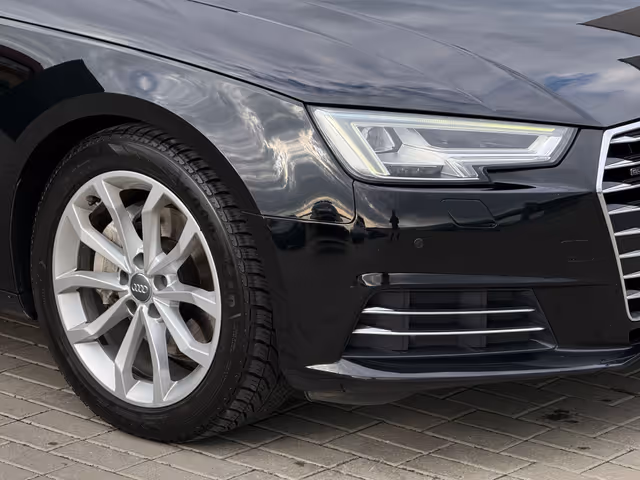 Audi A4 - фото 4