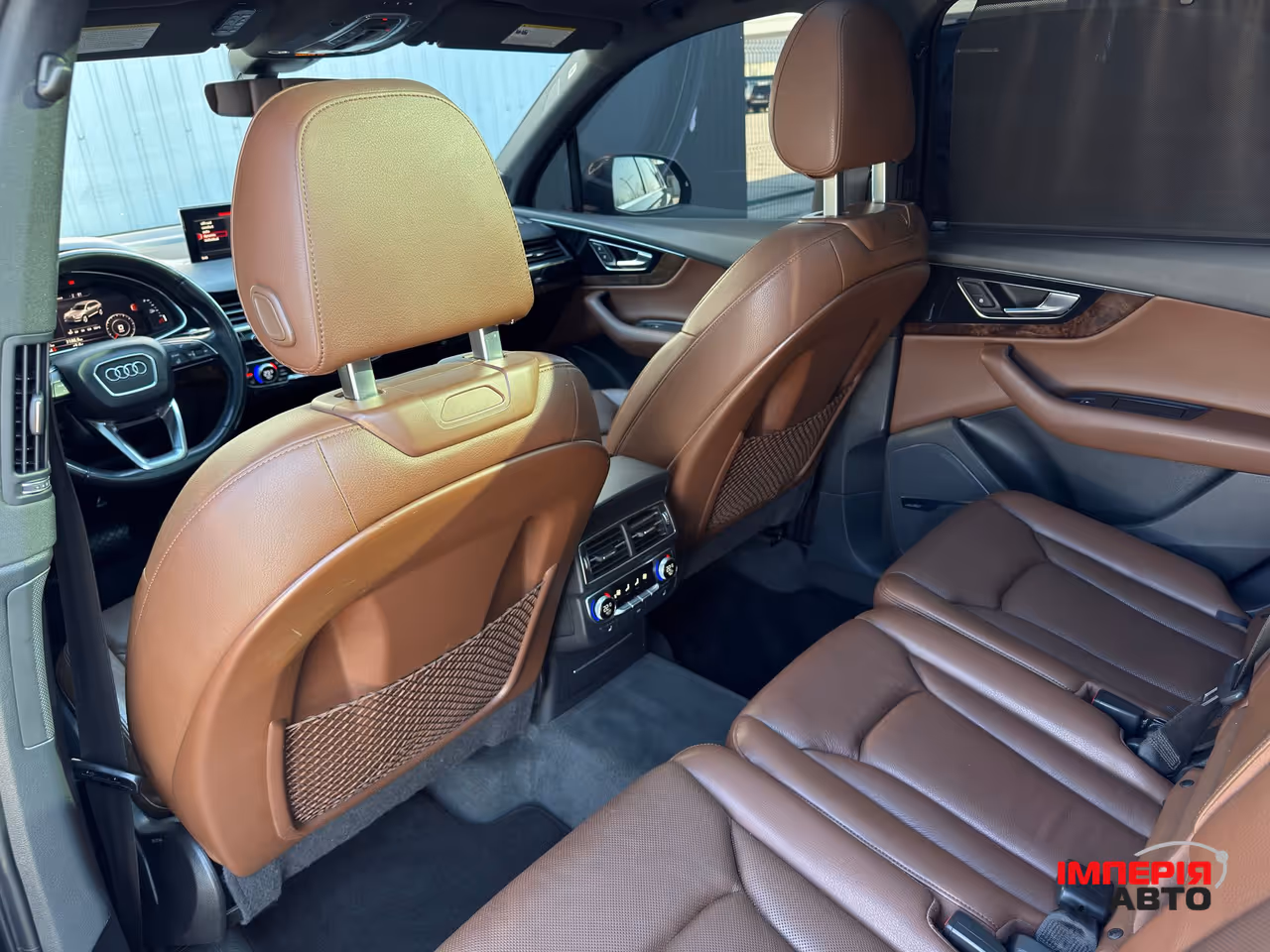 Audi Q7 - фото 28