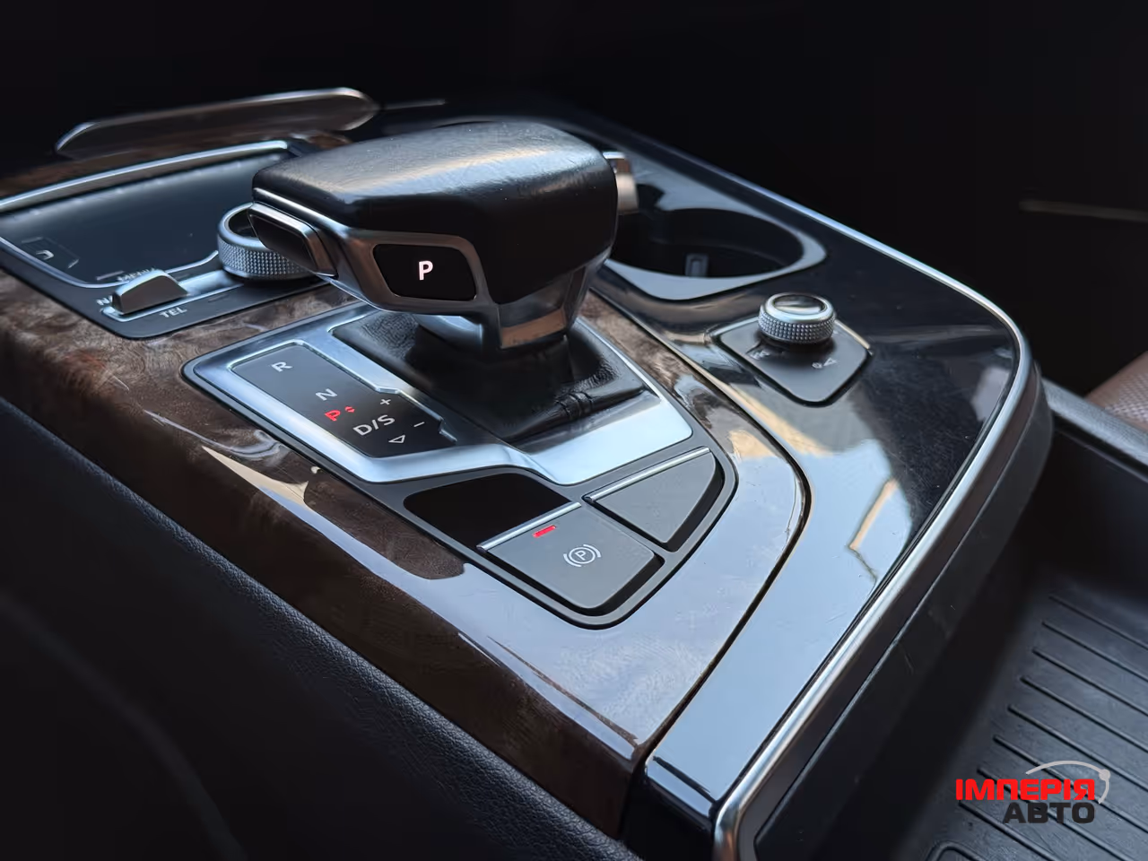 Audi Q7 - фото 37