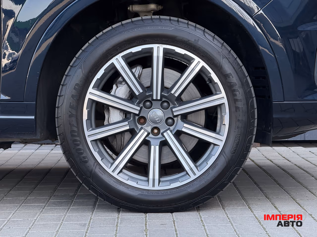 Audi Q7 - фото 15